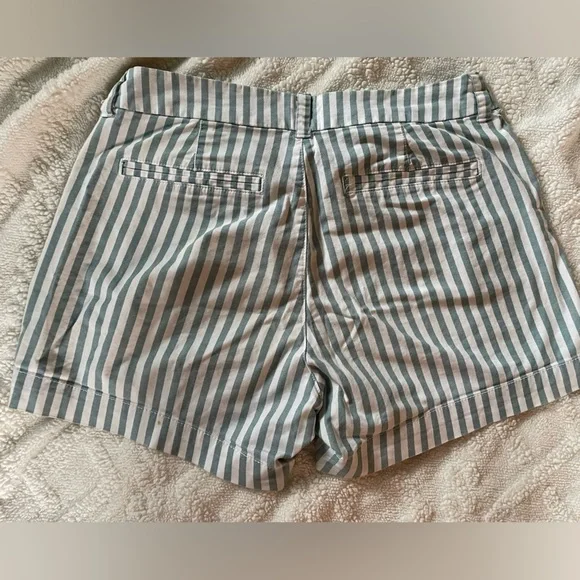 Old Navy striped Everyday shorts - Picture 2 of 3